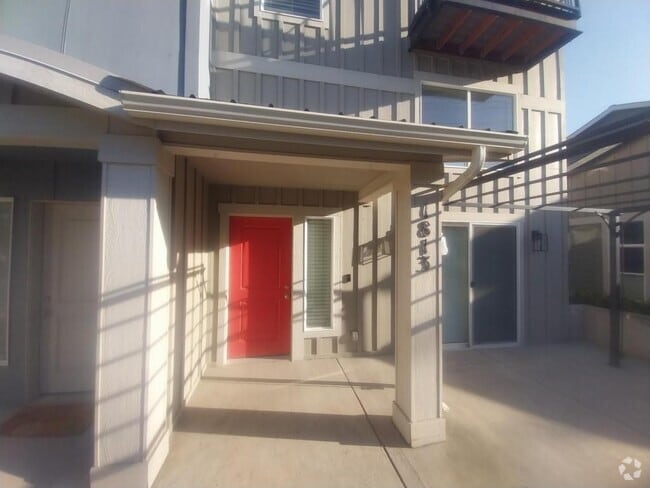 Building Photo - 1813 W Bridge Ave Rental