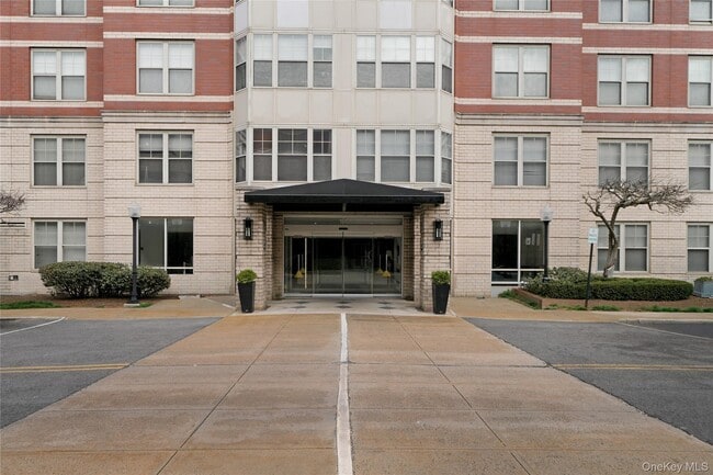 Building Photo - 300 Mamaroneck Ave Unit 323