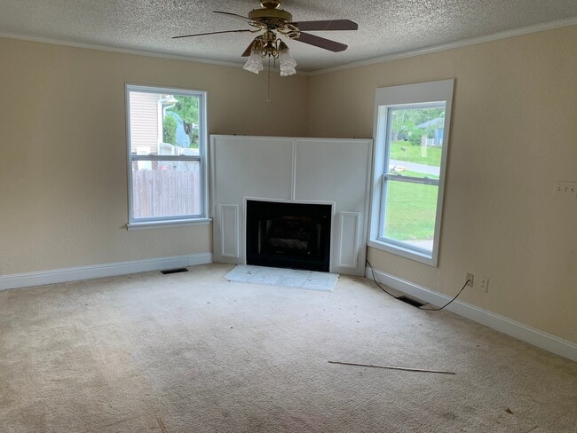 Photo - 125 Hudson Dr NW
