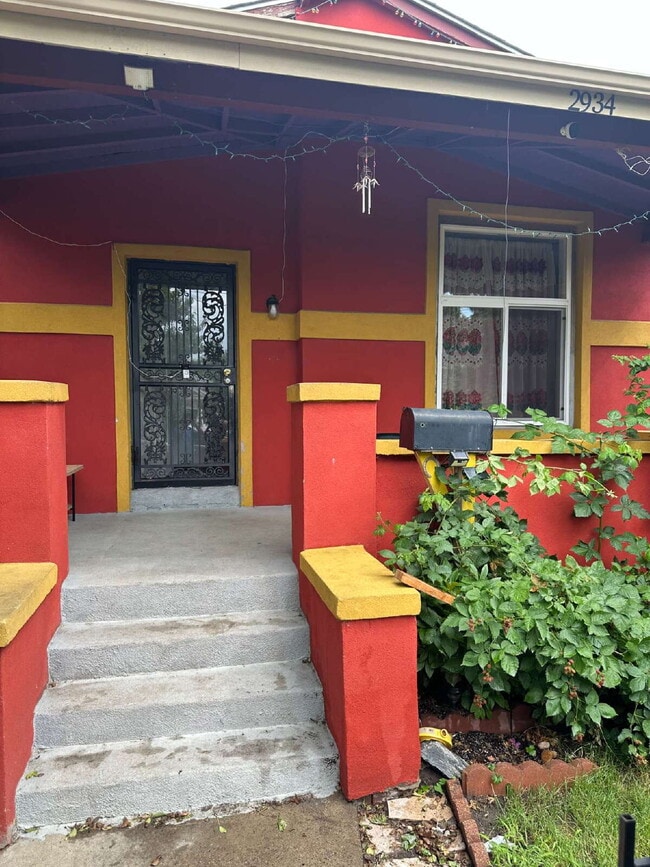 Building Photo - Classic Denver Home: 3 Beds, Updated Kitch...