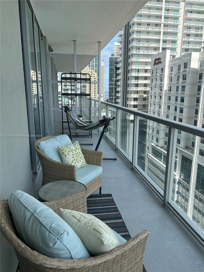 Photo - 79 SW 12th St Unidad 1505-S Rental