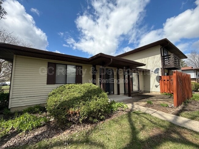 Building Photo - 1565 Burton Ct Unit Apt B