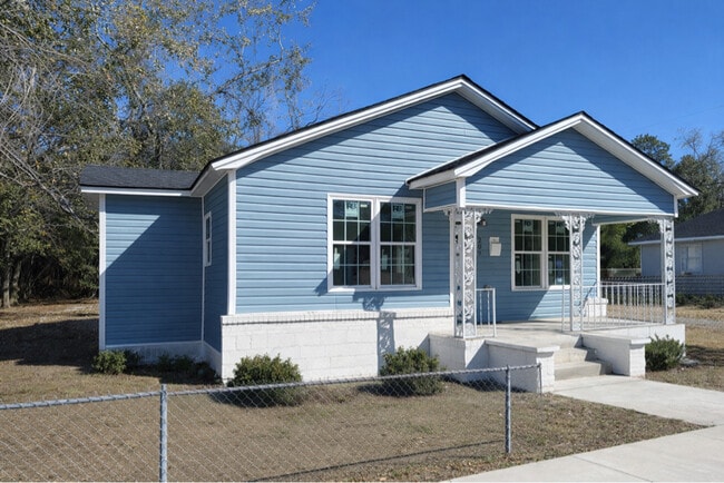 Photo - 209 Archer St