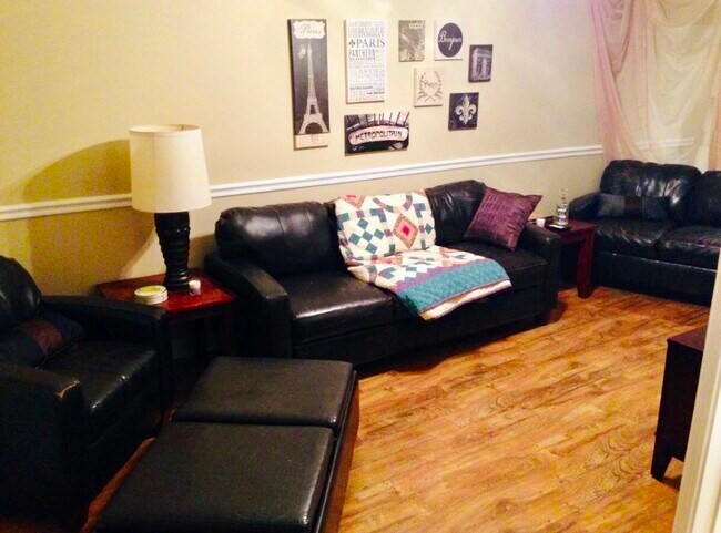 Family room - 1022 Old Mayhew Rd Unit 10