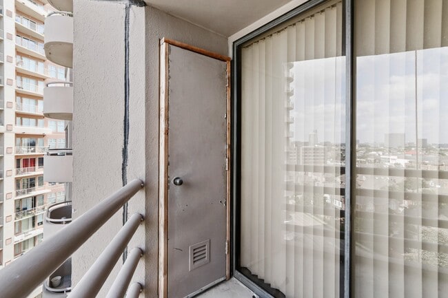 Photo - 3525 Sage Rd Unidad 1212