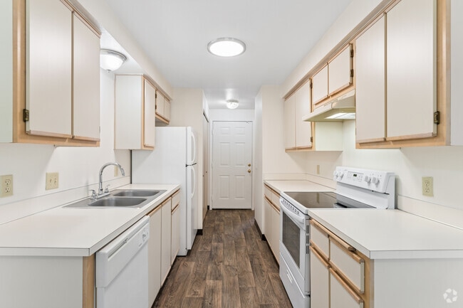1BR, 1BA - 700SF - Kitchen