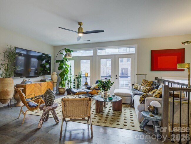 Photo - 11015 Stetler St