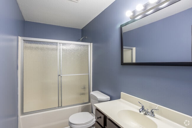 1BR, 1BA - 636SF, Bathroom