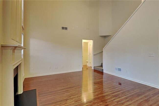 Photo - 595 Alstonefield Dr