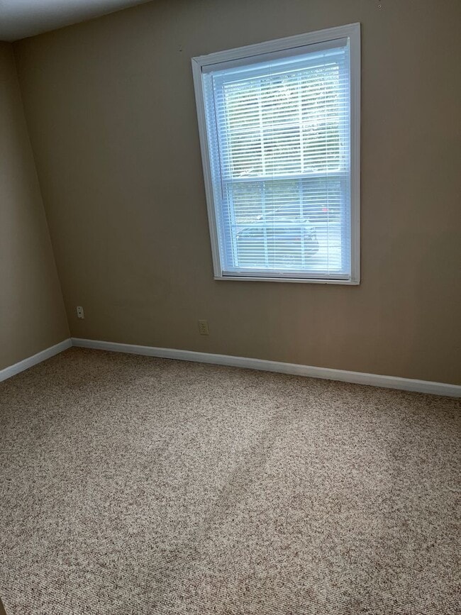 Building Photo - 2 Bedroom, 1.5 Bath - Warsaw, Carport Included Unit 5