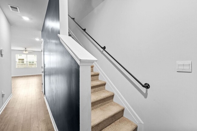 Photo - 4343 Newland St