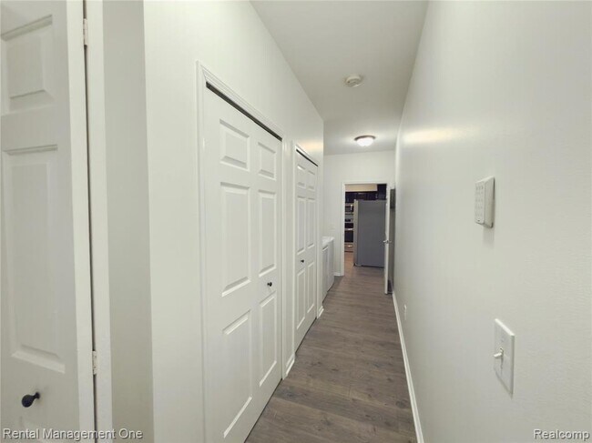 Photo - 5637 Twin Oaks Dr