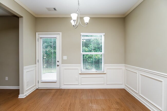 Photo - 466 Hill Crest Cir