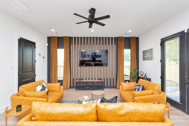 Photo - 5308 Denmark St