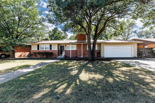Photo - Cute House Convenient to Campus, Shopping,...