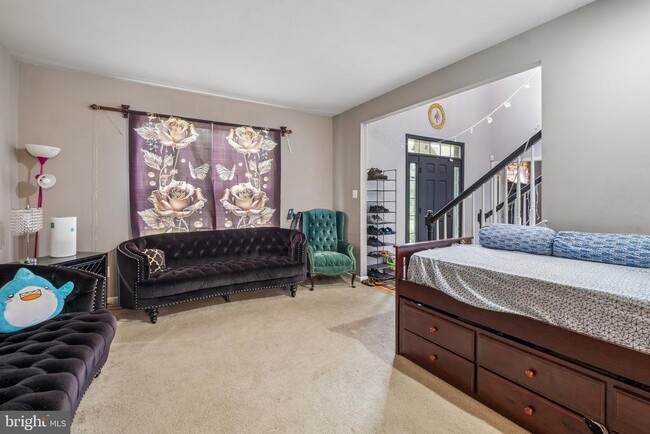 Photo - 211 Tollgate Rd