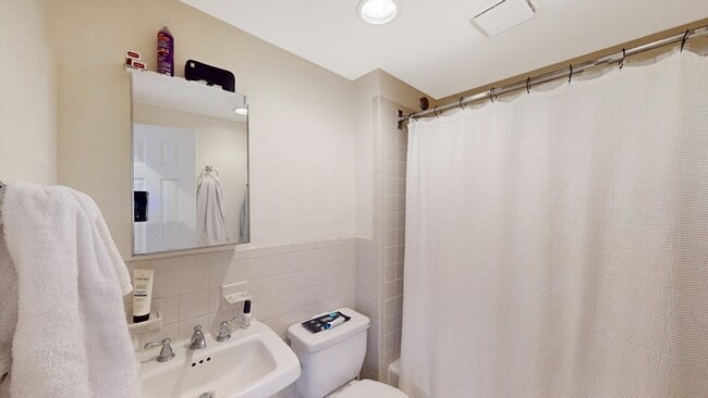 Photo - 227 Marlborough St Unidad CH