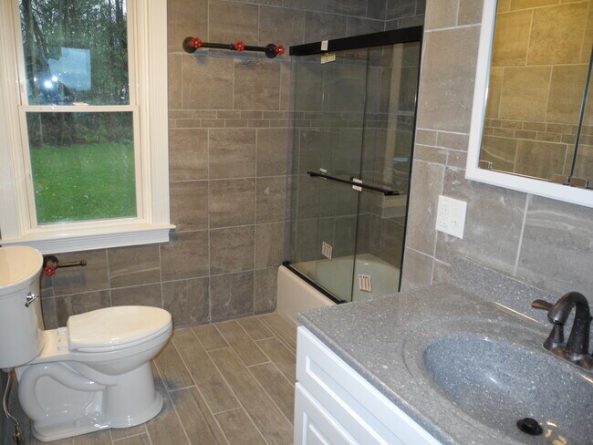 New Bathroom - 407 Military Tpke Unidad 407 B