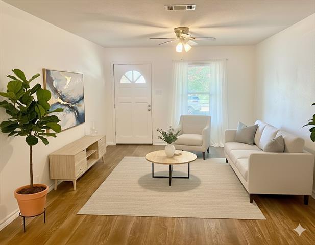 Photo - 1001 W Cole St