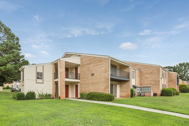 Clubhouse at Falcon Creek Apartment homes