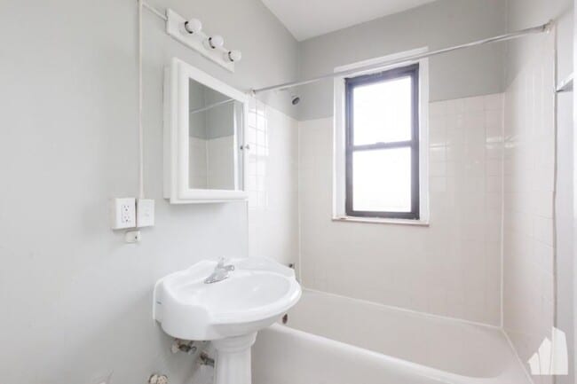Photo - 0 bedroom in Chicago IL 60613 Unit 109