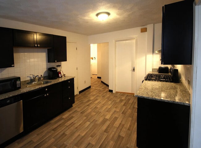 Building Photo - 105 Leyden St Unit 1