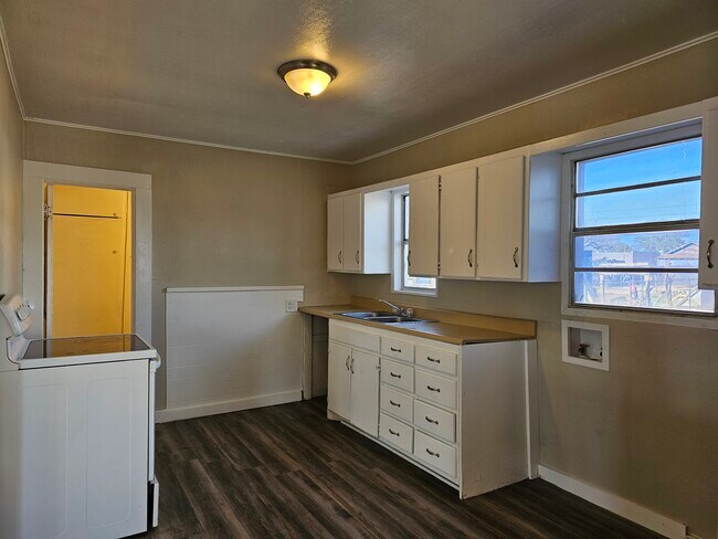 Photo - 204 N Kentucky St