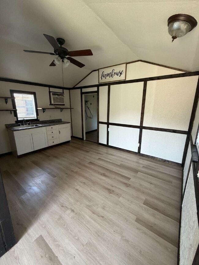 Building Photo - Charming 1-Bedroom Home with Modern Amenities in Marshall, TX!