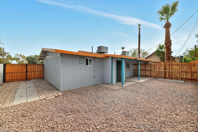 Photo - 1 Bedroom | 1 Bathroom | Private Backyard ... Unit B1