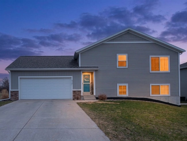 Photo - 5-Bedroom Townhome in Hudsonville | Cul-de-Sac, 2-Car Garage, Lawn & Snow Included