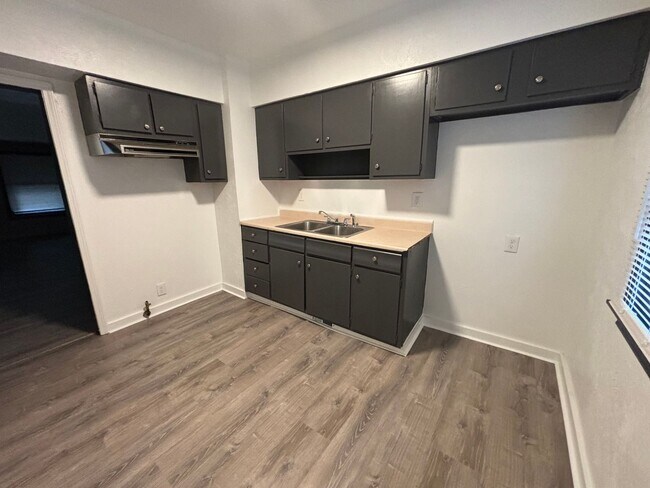 Photo - 86th,W.3285 Unit Up