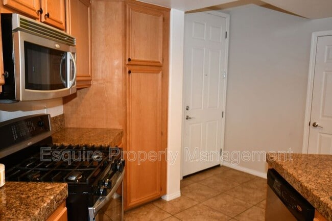 Photo - 243 Riverdale Ct Unidad #404