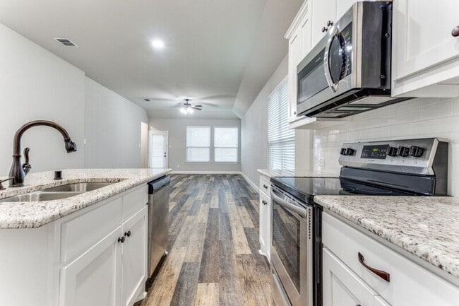 Photo - 506 Weston St