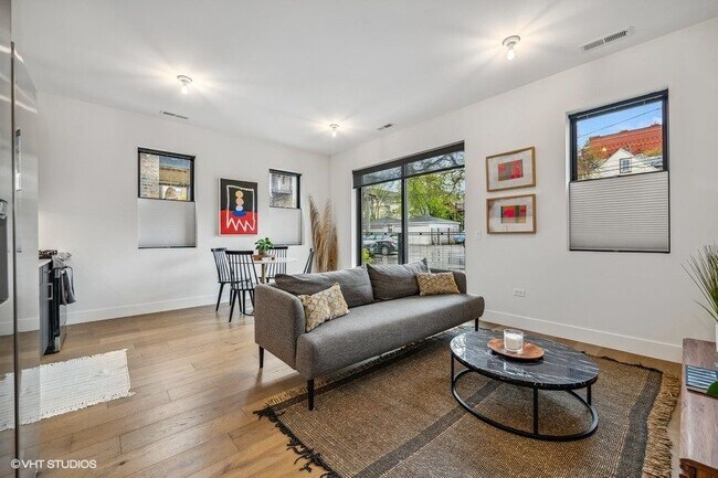 Photo - 2228 N Kedzie Blvd Unidad 206
