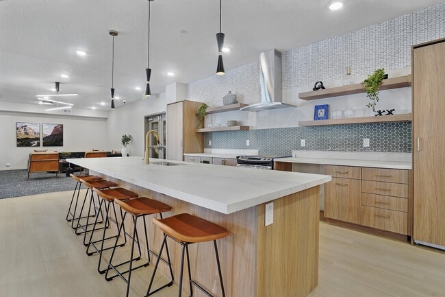 Building Photo - The Whitney