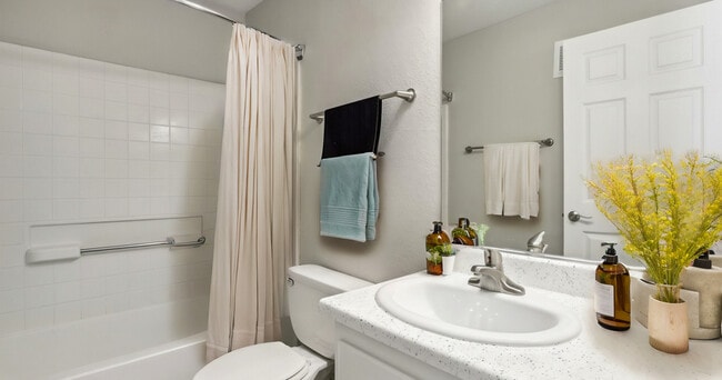 Photo - Sedona at Lone Mountain Apartments