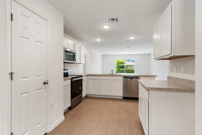 Photo - 442 SW Carmelite St