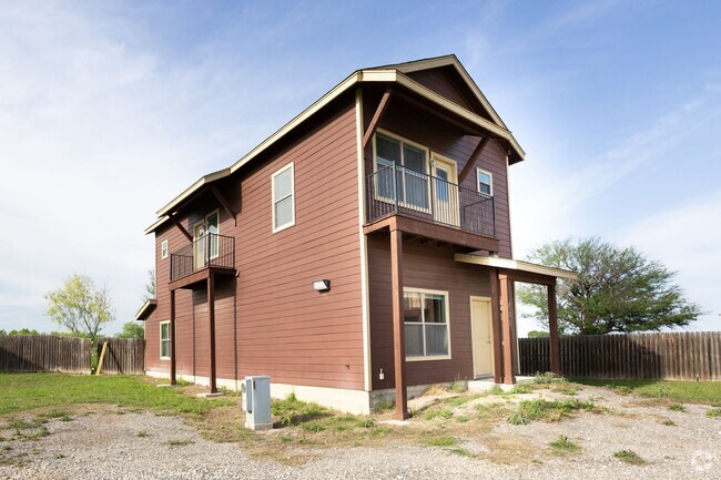 Building Photo - Ranch Style housing near the outlet malls ... Rental