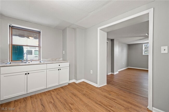 Photo - 1063 W 21st St Unidad Lower