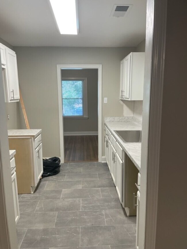 Photo - Spacious 3 bedroom 1 bath near Willow and Perkins