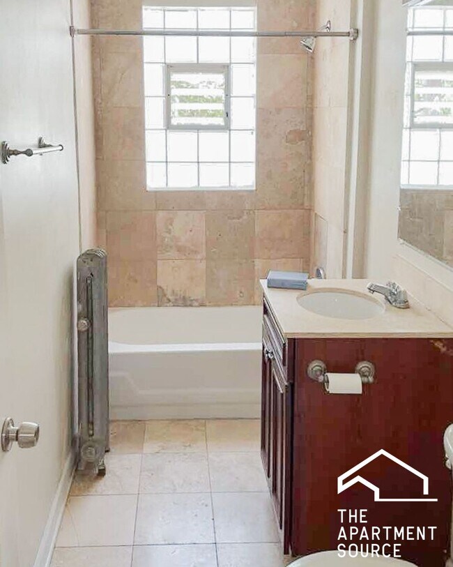 Photo - 3920 N Pine Grove Ave Unit 2N