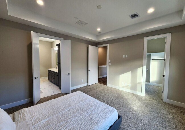 Photo - 2615 Huntington Creek Ln