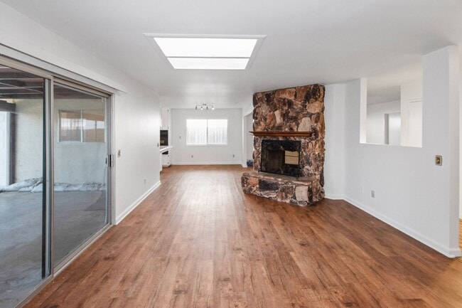 Photo - Available Now! Spacious 3BR, 2BA, 1,76sq.f...