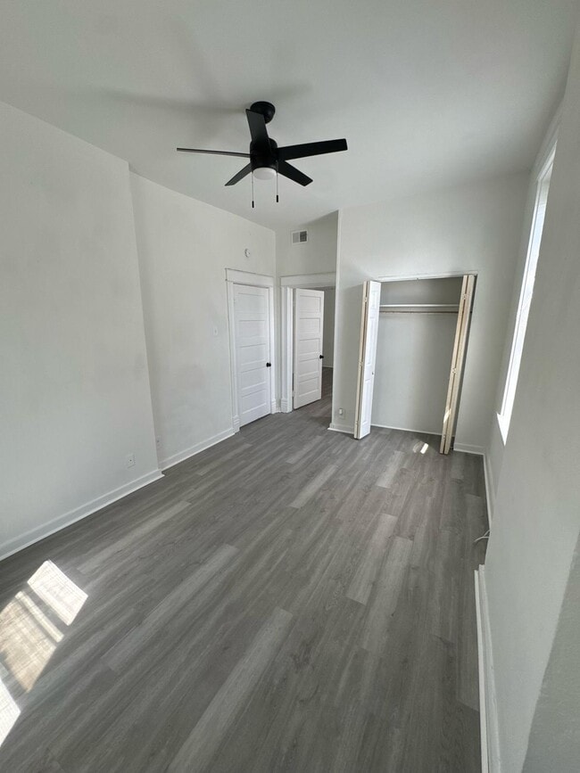 Photo - 4005 S Grand Blvd