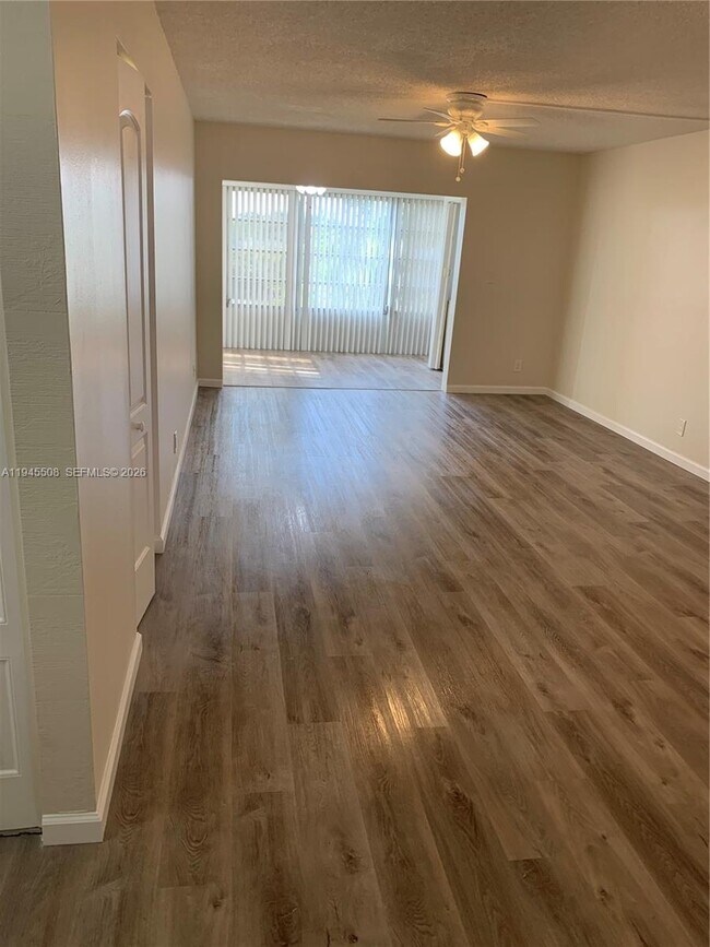 Photo - 9273 SW 8th St Unidad 411