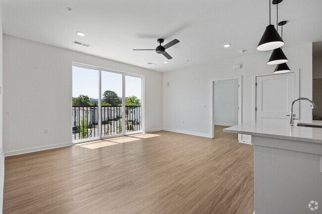 2BR, 2BA - 1,032SF - Living Room