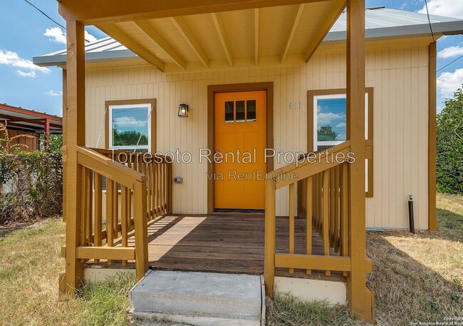 Photo - 611 Rochambeau St