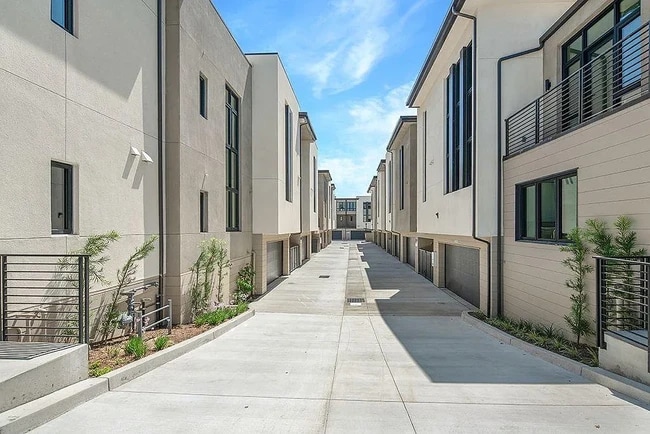 501 N Santa Anita Ave