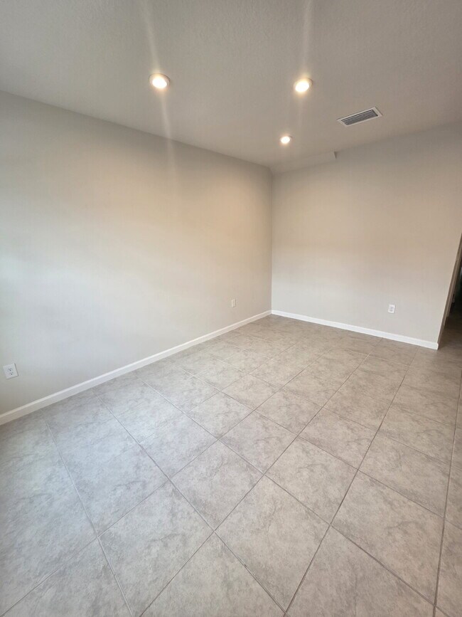 12040 Grizzly Ln
