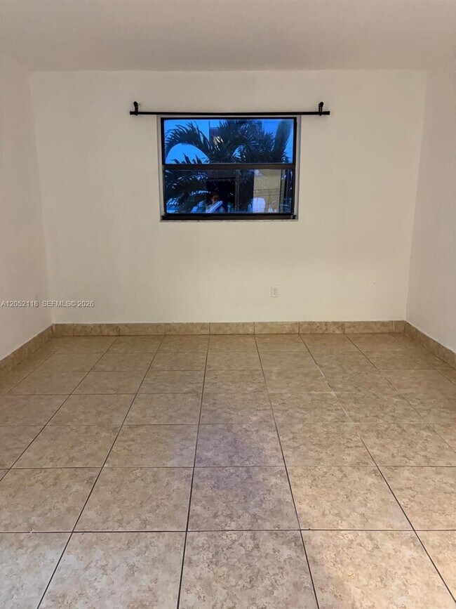 Photo - 8145 NW 7th St Unidad 111